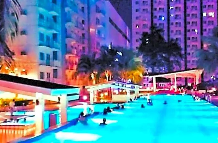 Отель Tropicana Grass Residences Mrt Nlex Sm North Shopping District Манила