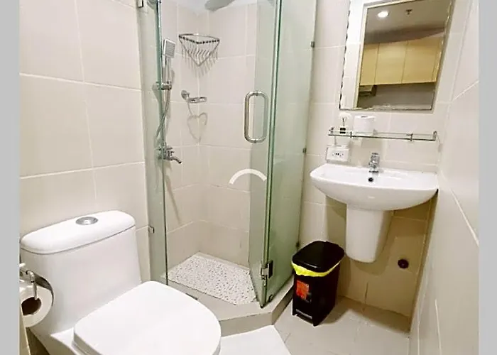 Отель Tropicana Grass Residences Mrt Nlex Sm North Shopping District 5*