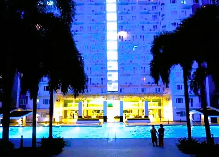 Отель Tropicana Grass Residences Mrt Nlex Sm North Shopping District 5*