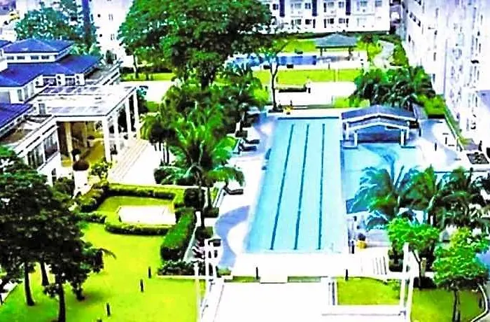 Отель Tropicana Grass Residences Mrt Nlex Sm North Shopping District 5*