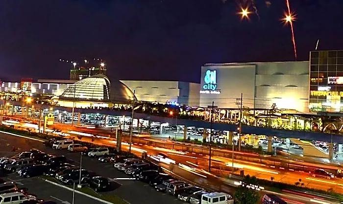 Отель Tropicana Grass Residences Mrt Nlex Sm North Shopping District